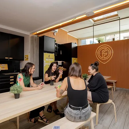 Onefam Paralelo Hostel